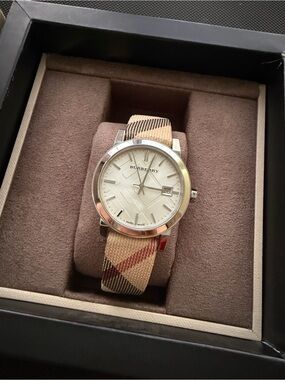 Unused Burberry Beige Plaid Women's Watch with Stainless Silver Case